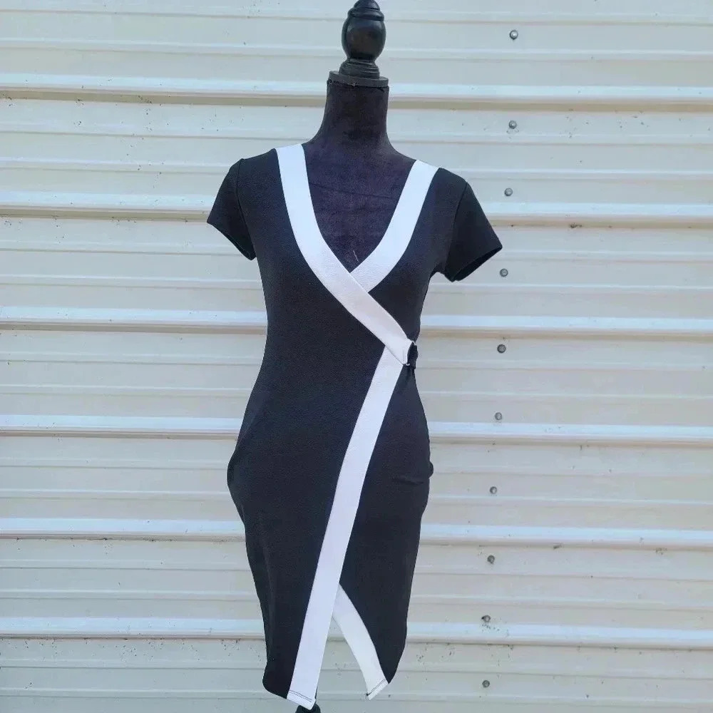 Almost Famous Women Juniors Black White Striped Wrap Dress Stretch Textured S